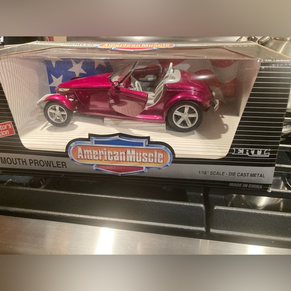 Ertl 1:18 Plymouth Prowler